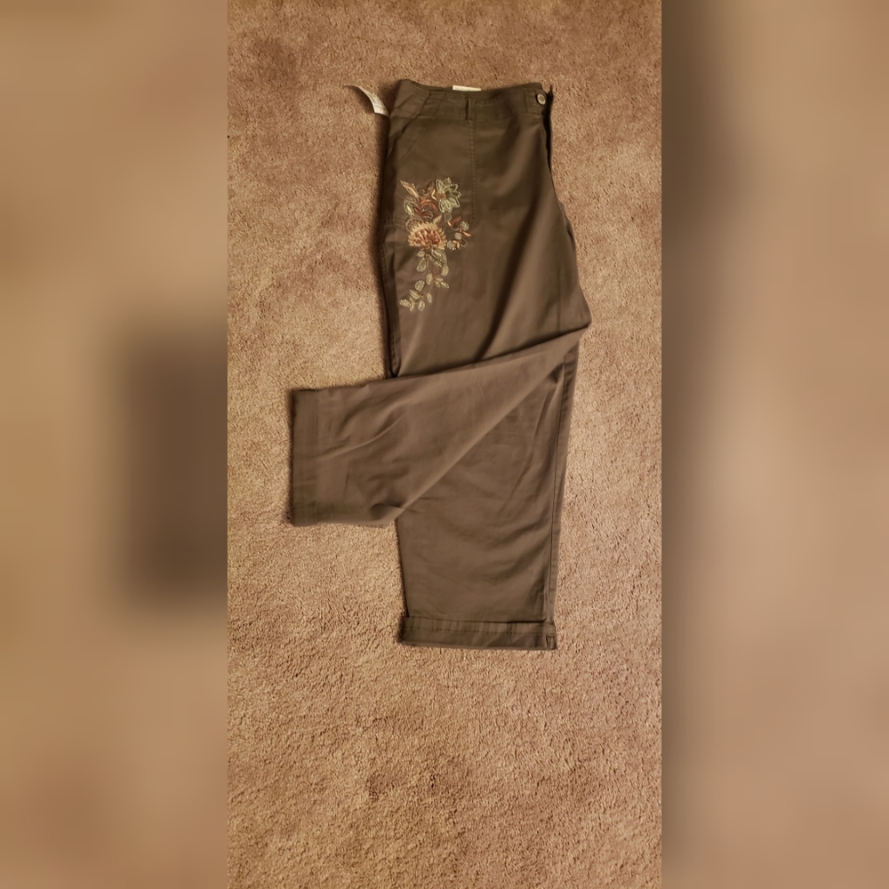 Army Green Embroidered Capri Pant